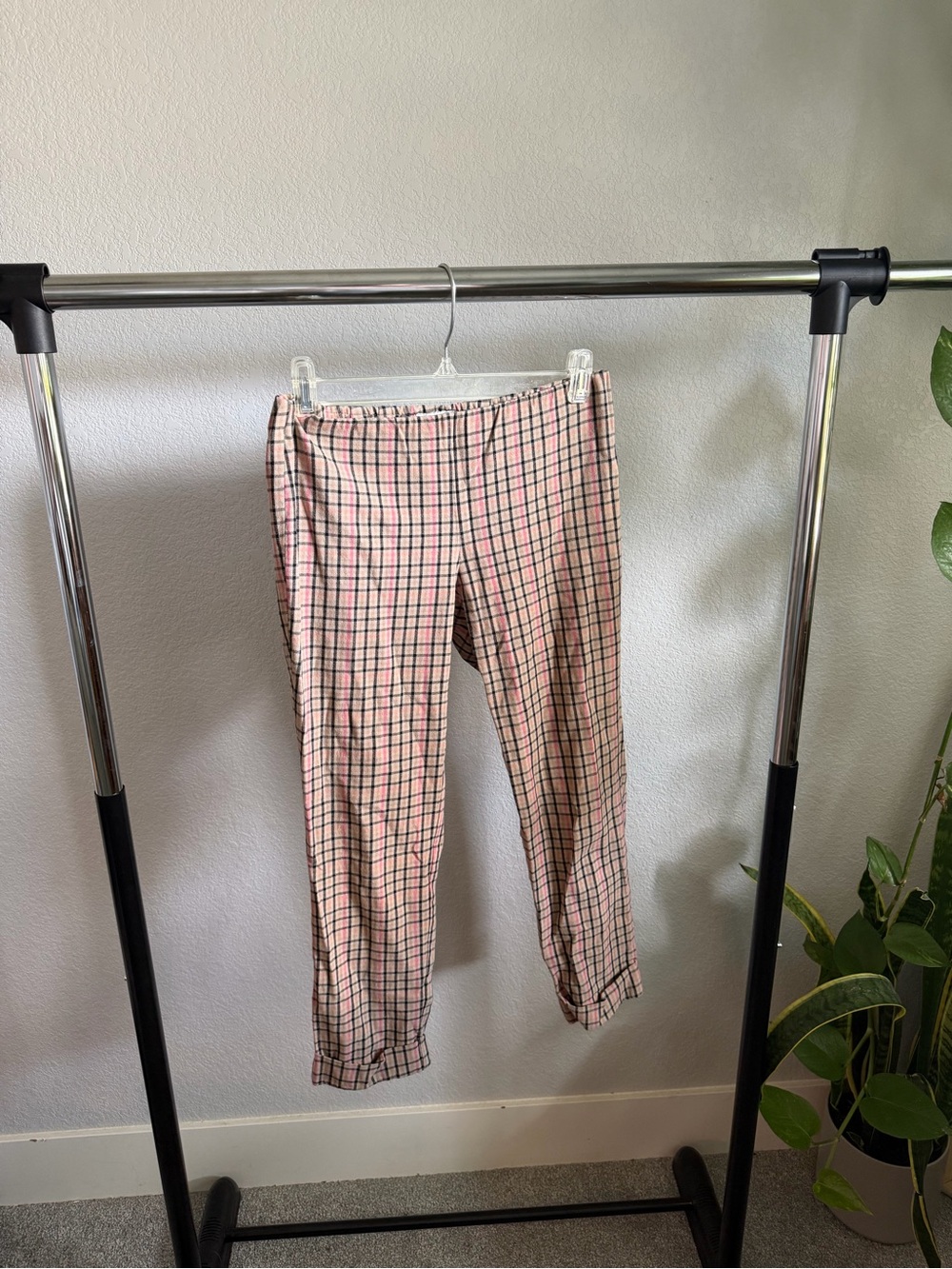 Women’s Work Pink Plaid Stretch Pull-On Pants